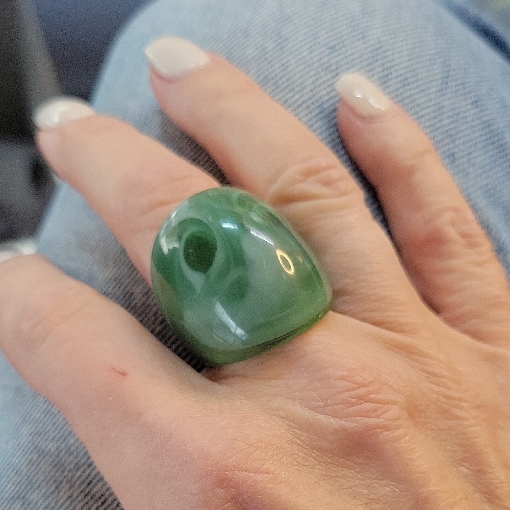 JADE GREEN SWIRL CONTOURED STATEMENT RING - Picture 4 of 10